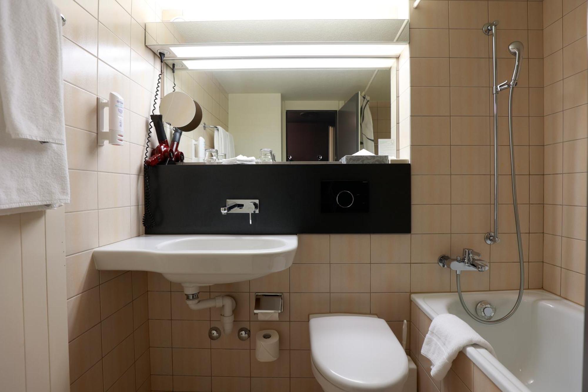 Hotel Thurgauerhof Self-Check-In Вайнфельден Экстерьер фото