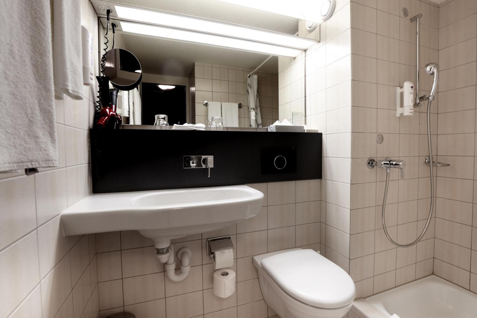 Hotel Thurgauerhof Self-Check-In Вайнфельден Экстерьер фото